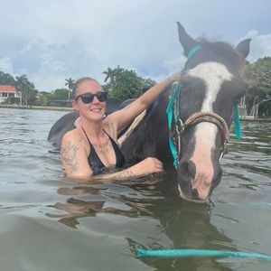 Meet your Posher, Danielle